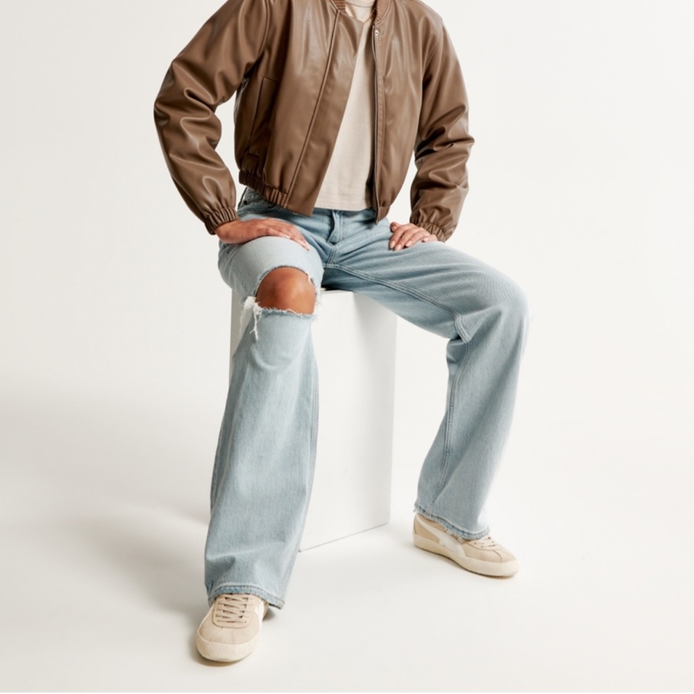 Abercrombie & Fitch The ‘90s Baggy Low Rise Jean Light Destroy Wash Size 26 - Picture 2 of 11